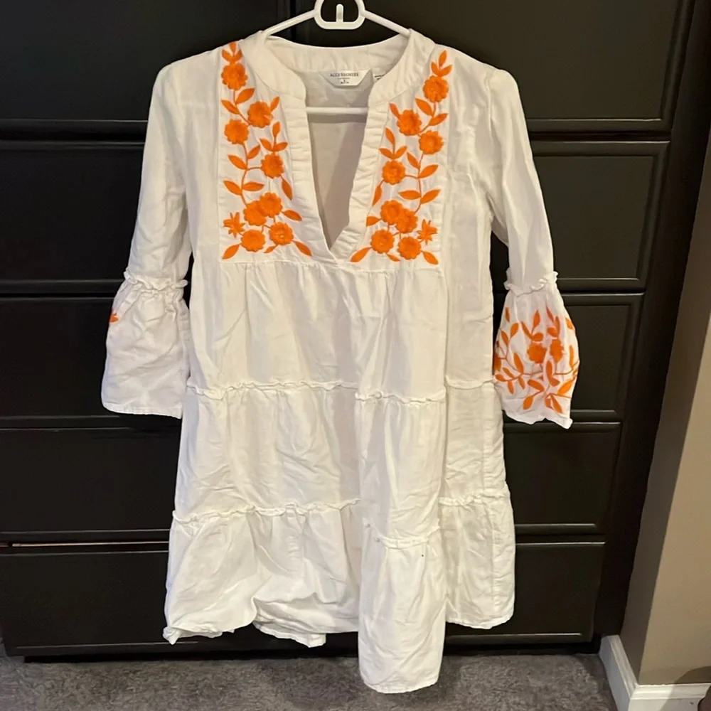🌷EUC EMBROIDERED DRESS - Picture 4 of 8